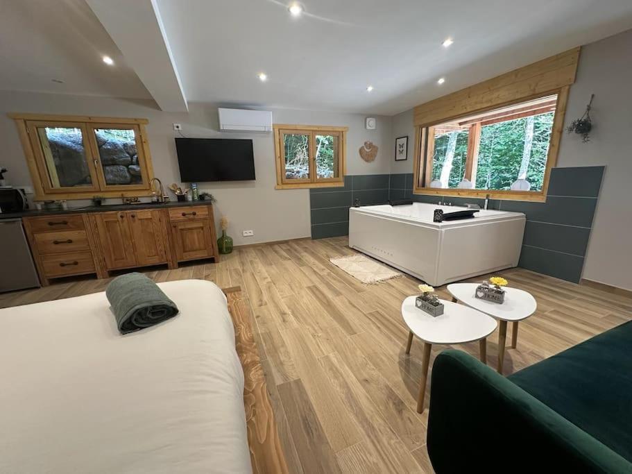 Jacuzzi En Foret L'Esperou Экстерьер фото